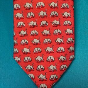 Vineyard Vines Bull Bear Silk Tie.